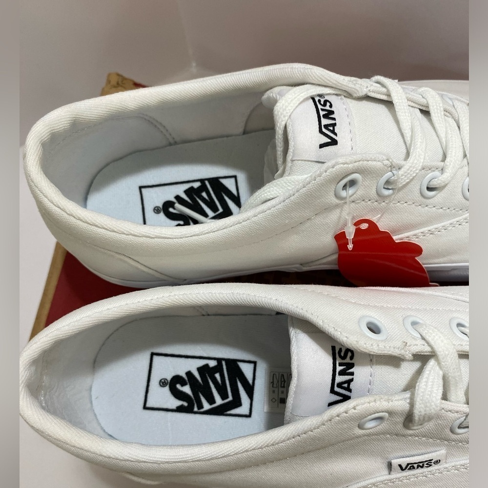VANS - Picture 8 of 14